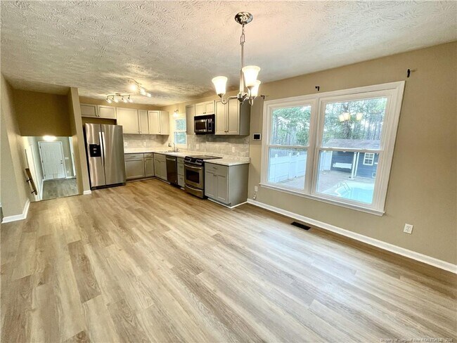 Building Photo - 623 Daharan Dr