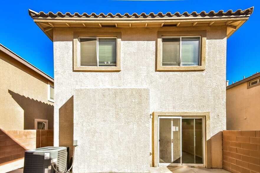 Building Photo - 6333 Blushing Willow St