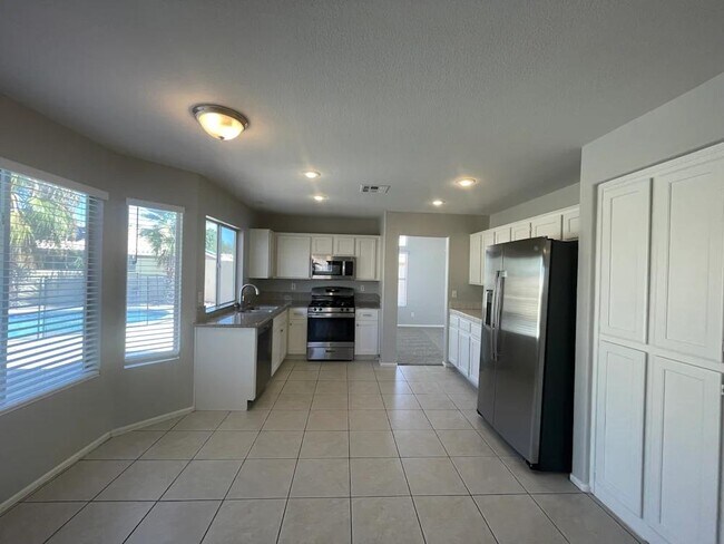 Building Photo - 416 Opal Dr