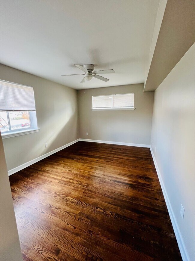 Building Photo - 217 Mountain Ave SW