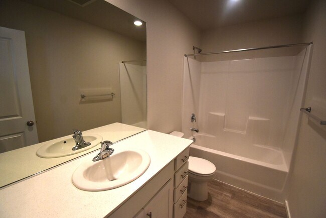 Building Photo - Beautiful Home in Cul De Sac!