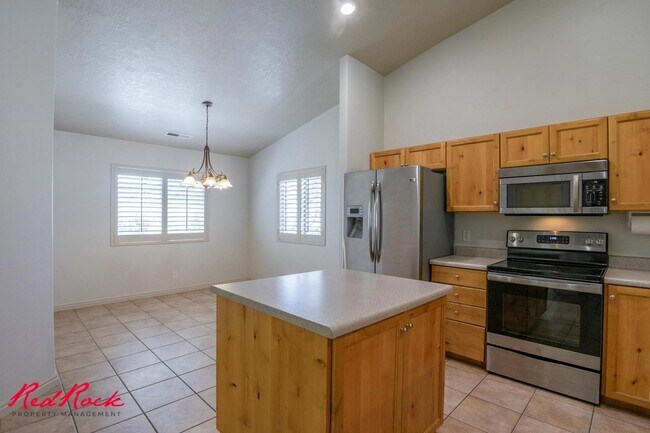 Building Photo - Partially Furnished 3 Bedroom Home with Co...