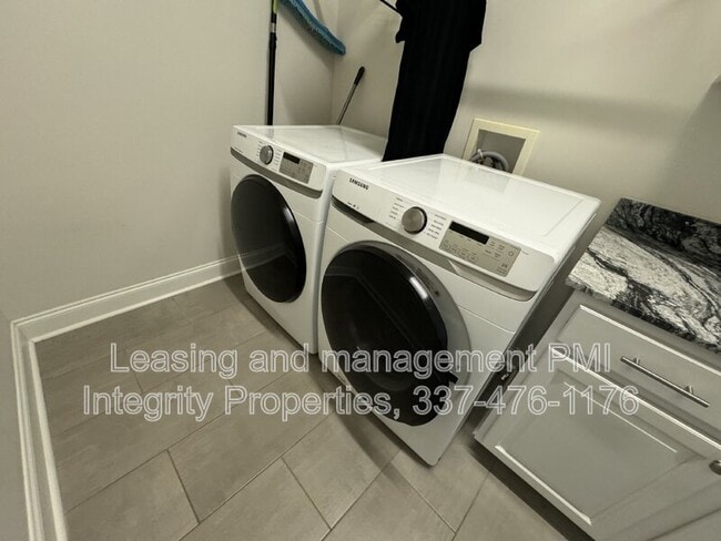 Building Photo - 216 Golden Cypress Dr