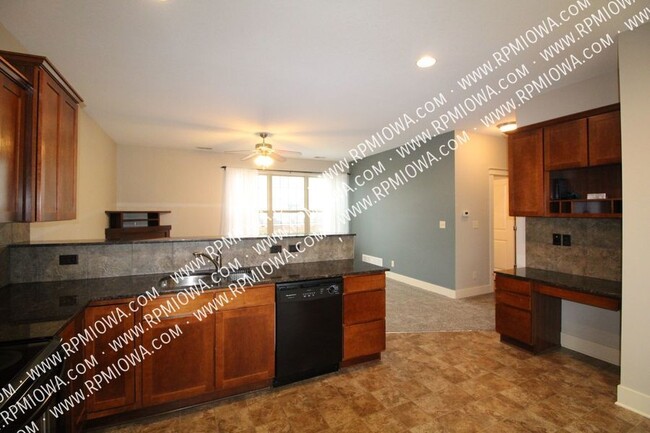 Building Photo - 2 MASTER SUITES!!! 2 Bedrooms, 2.5 Bath To...