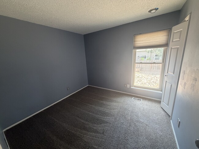 Building Photo - 3819 Midsummer Ln S