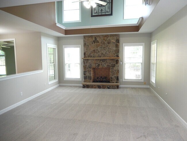 Building Photo - 10612 River Forest Dr