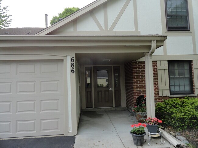 Primary Photo - 686 Scanlon Dr