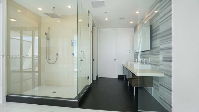 Building Photo - 1100 Biscayne Blvd