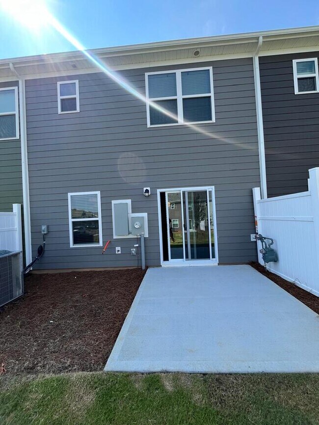 Building Photo - 2690 Yeager Dr NW