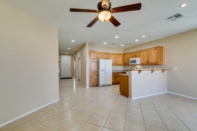 Building Photo - 6290 Majestic Hills Ave