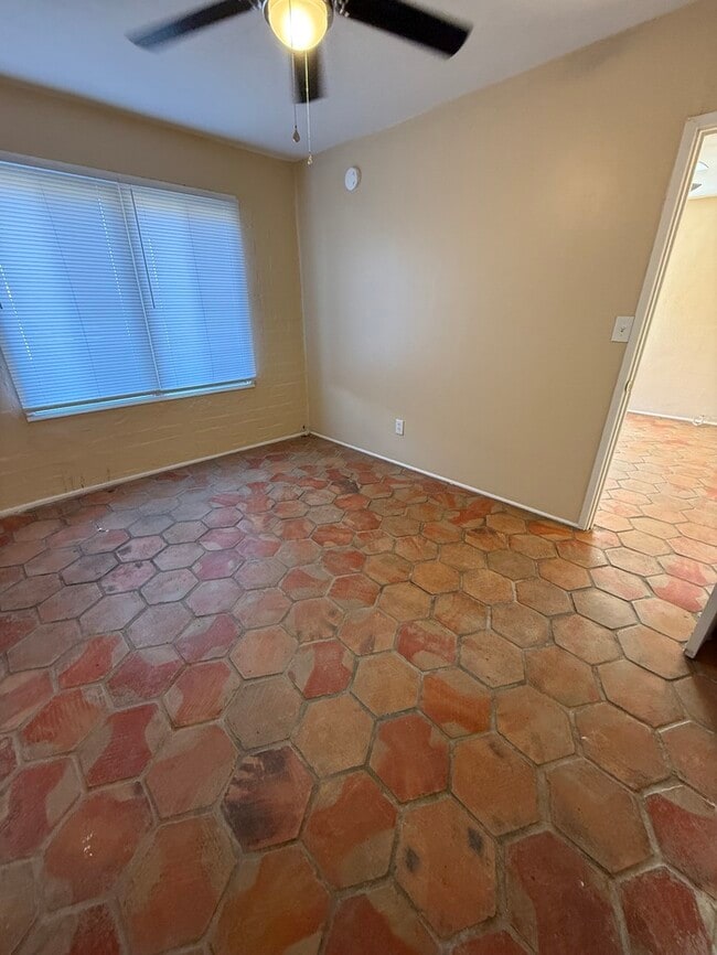 Building Photo - Townhome For Rent