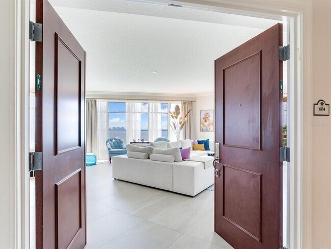 Building Photo - 4201 Bayshore Blvd