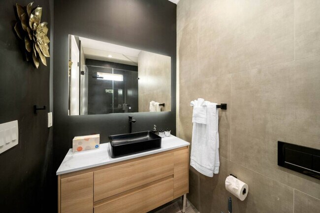 Building Photo - 1621 NE 4th Pl