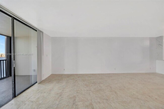 Building Photo - 117 Lake Emerald Dr