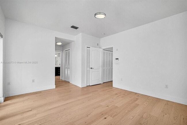 Building Photo - 1135 Asturia Ave