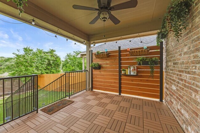 Building Photo - 5809 Scenic Lake Dr