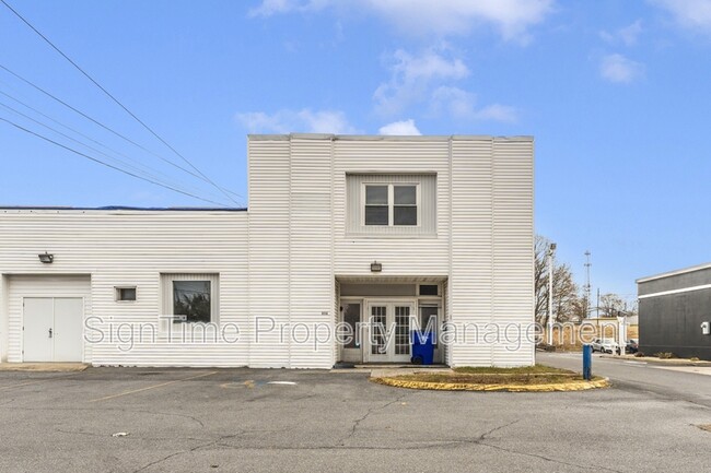 Building Photo - 806 Frederick St