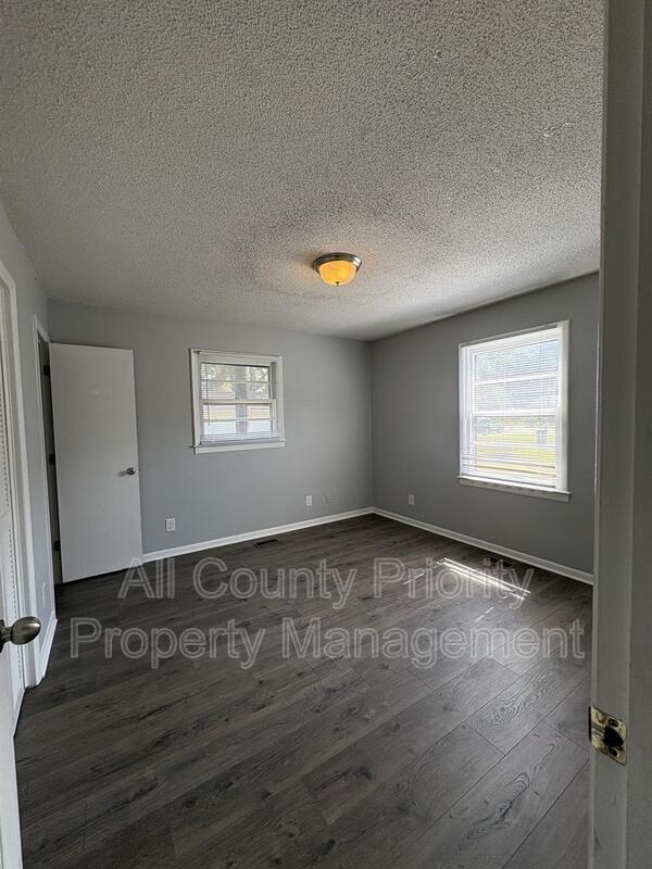 Building Photo - 513 Jones Ave
