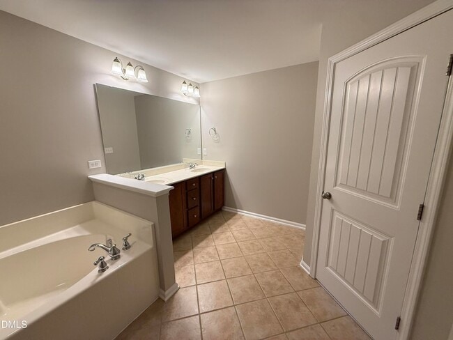 Building Photo - 514 Dragby Ln