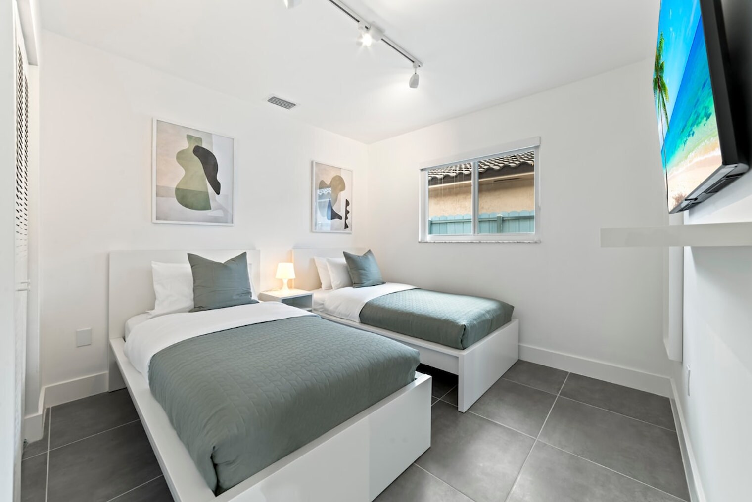 Building Photo - 2776 W 71st Pl