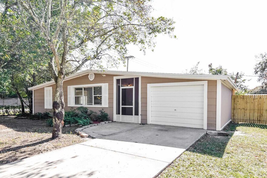 Building Photo - 511 Sutton Pl