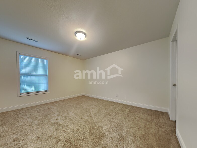 Building Photo - 1617 Silver Spur Ln