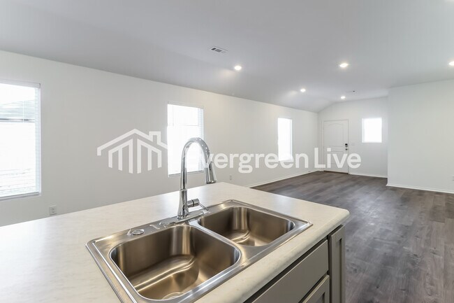 Building Photo - 240 Sarah Alyse Ln