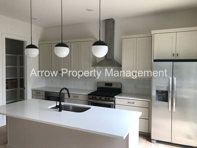 Building Photo - Gorgeous 4br New Construction in South Nas...
