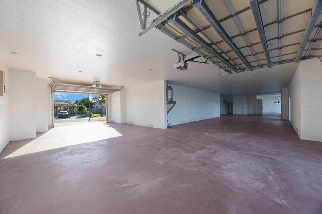 Building Photo - 736 Pruitt Dr