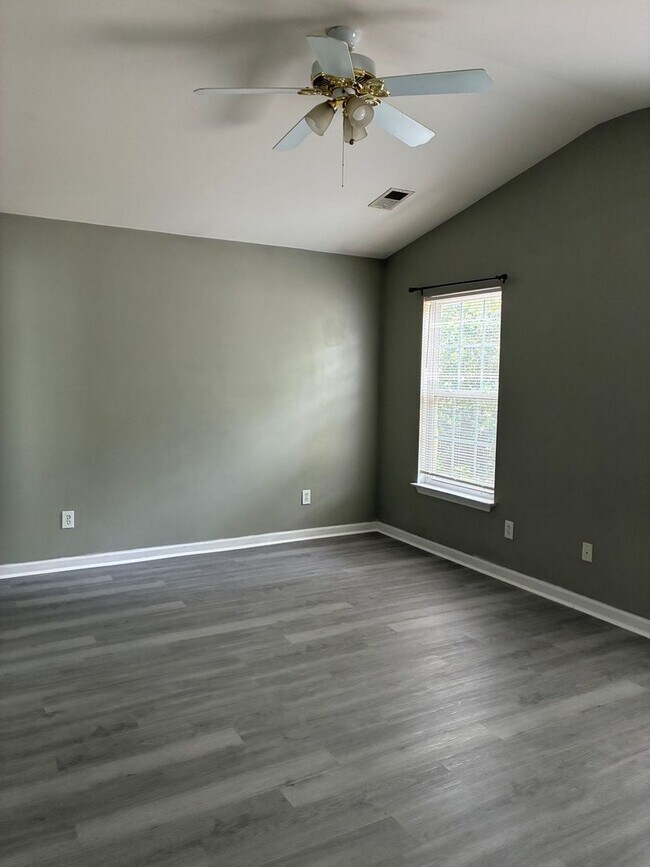 Building Photo - Southgate 3BR, 2BA home fully fenced