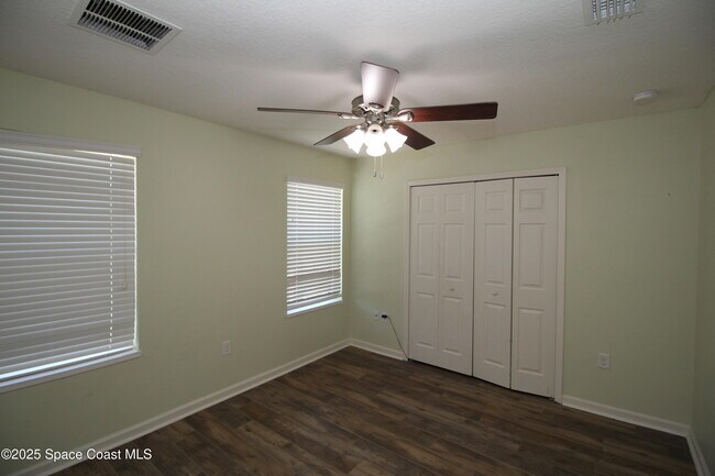Building Photo - 824 Musgrass Cir