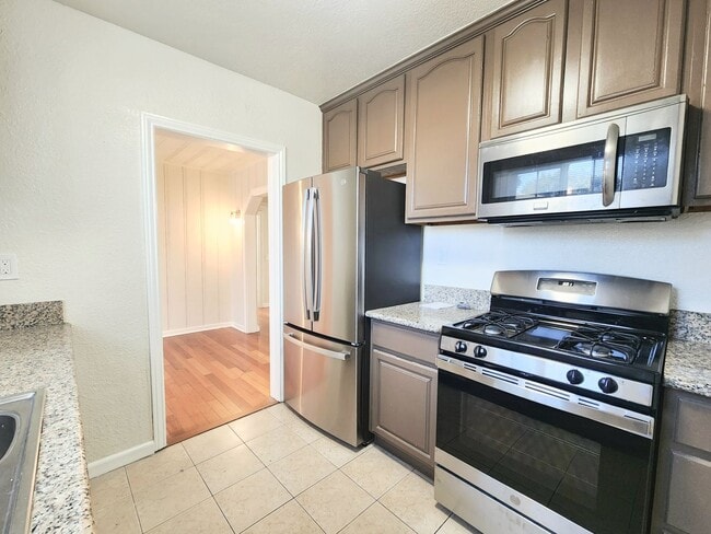 Building Photo - two bedroom duplex