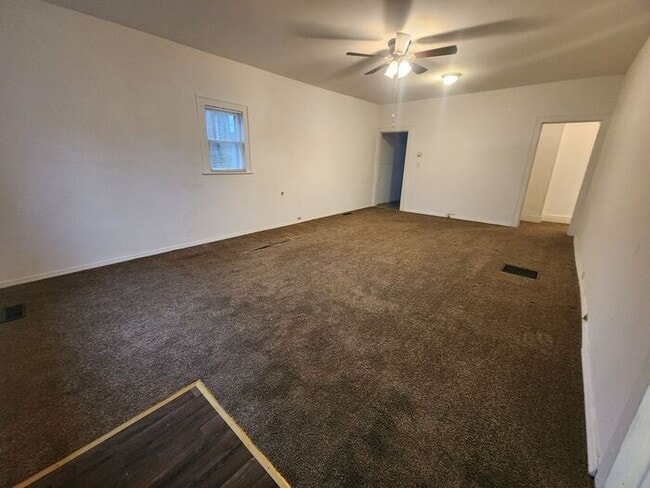 Building Photo - 2 Bedroom Home in Clinton