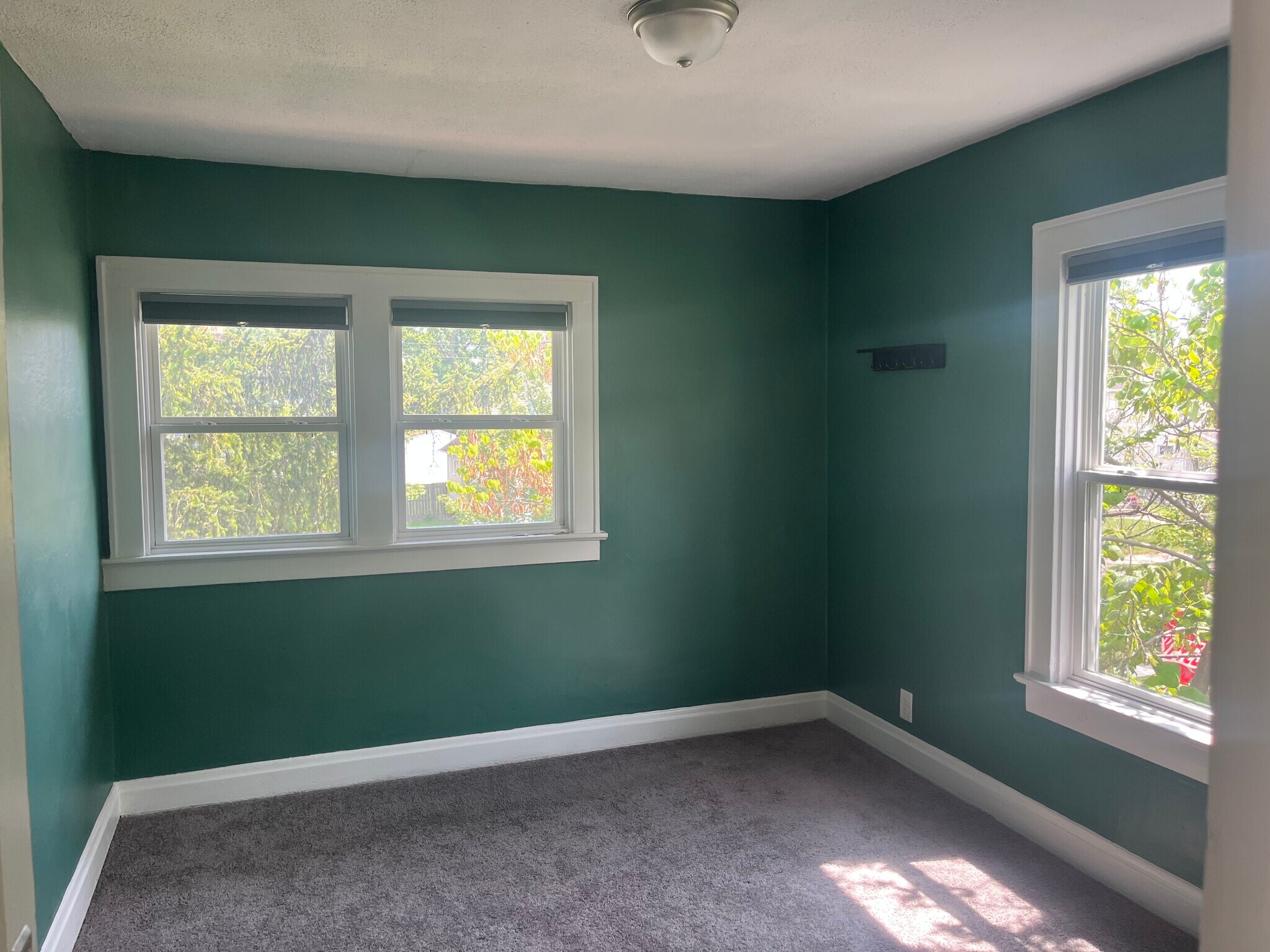 Main Bedroom - 633 S Terrace Ave