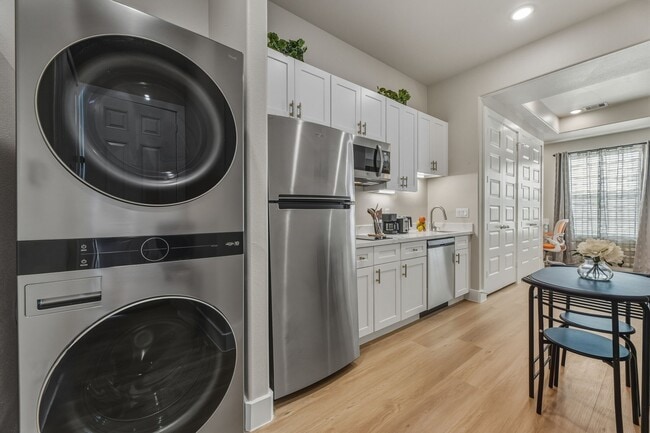 Building Photo - 4231 Elmwood St