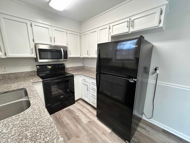 Building Photo - 3 Bed & 2 Bath House in White House | Pet-...