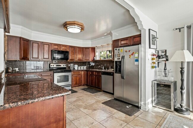 Building Photo - 611 Blanken Ave
