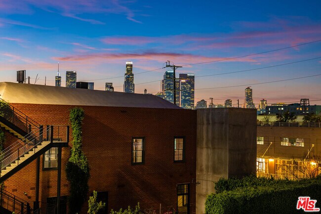 Building Photo - 1850 Industrial St