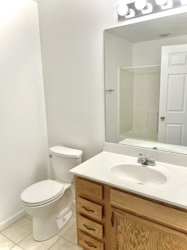 Building Photo - "2-Bed, 2-Bath apartment on Stonestreet Road only $1100 monthly!"