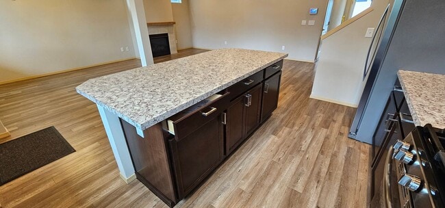 Building Photo - Spacious Bremerton Two-Story