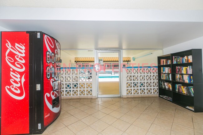 Building Photo - Kapiolani Terrace studio for rent