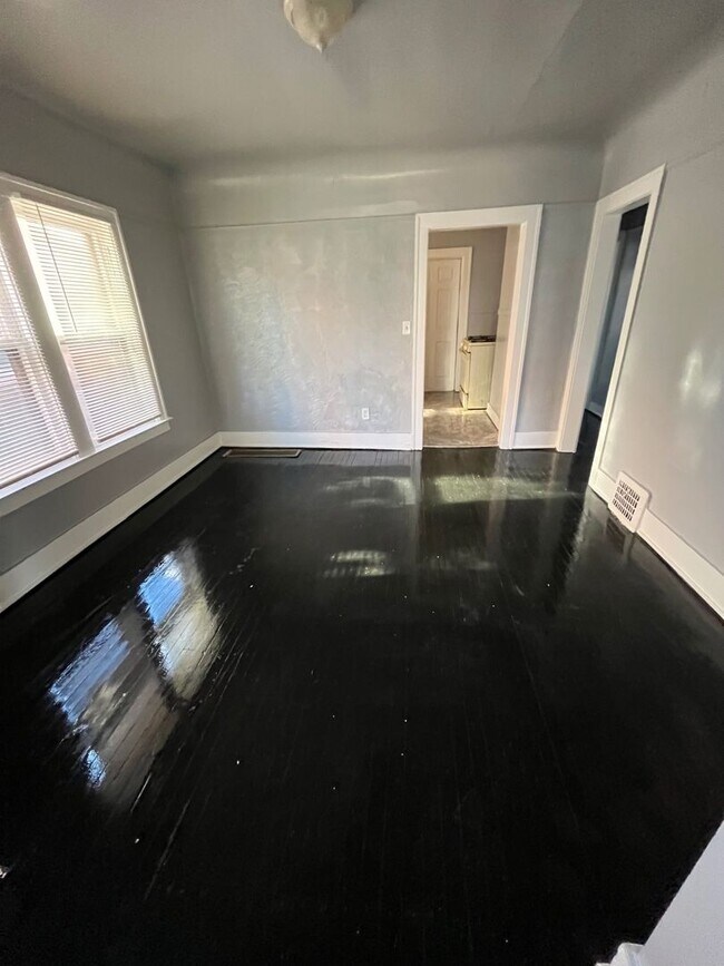 Building Photo - 14434 Mettetal St