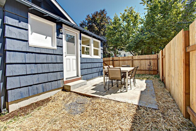 Building Photo - 6029 SE 48th Ave
