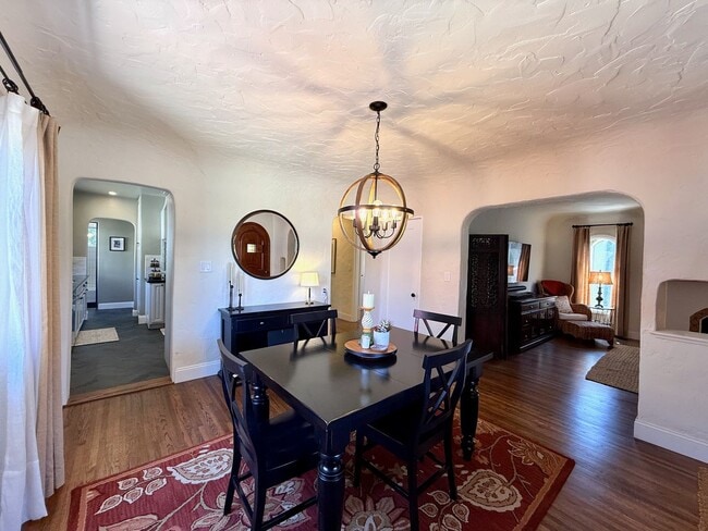 Building Photo - Furnished Santa Barbara 3 bedroom/2 bathroom Home