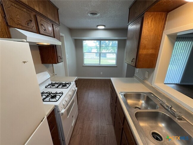 Building Photo - 1205 Kathey Dr