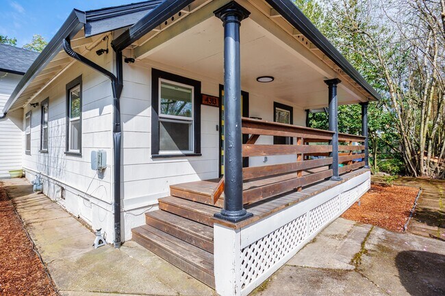 Building Photo - 4313 N Kerby Ave