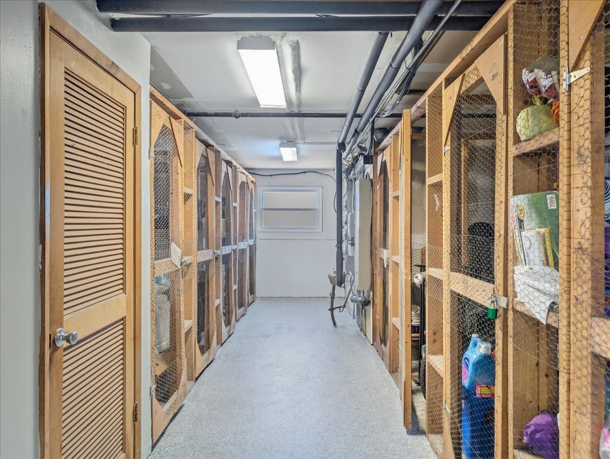 Building Photo - 122 W Washington St