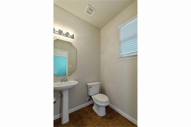Building Photo - 929 Alamo Plaza Dr