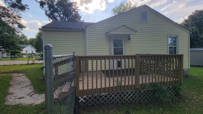 Primary Photo - 2829 English Ave