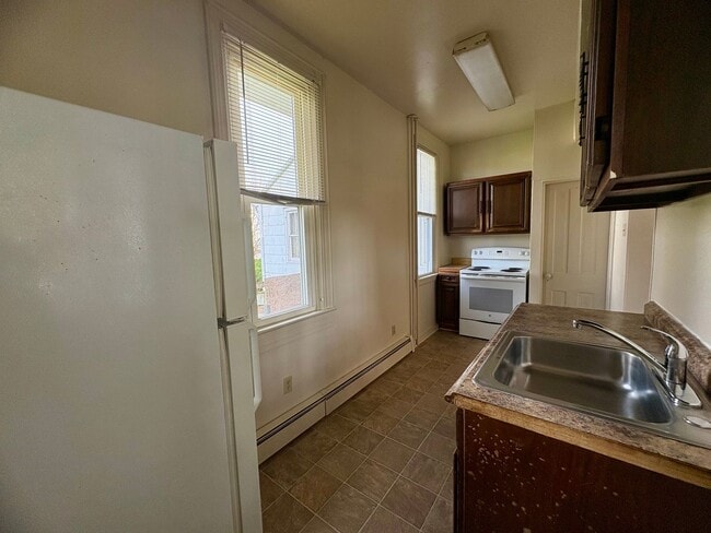 Building Photo - NWA - Owner Contribution Needed - 539 &amp; 541 S Market St